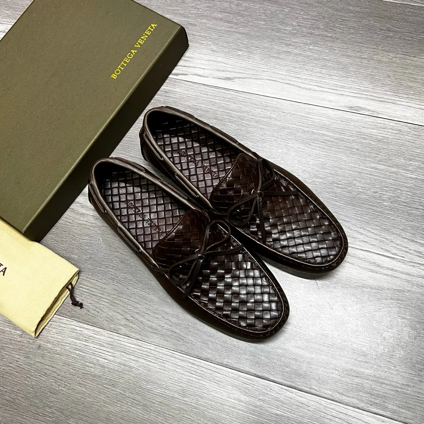 Factory price 480 BV 〰️Purely handmade classic men's beanie shoes👉👉driving shoes, slip-on shoes, made of imported cowhide from Italy, 💕water-dyed cowhide lining, 🔊original outsole, waterproof platform design, comfortable on the feet. Good choice for traveling and driving, single color available, code number: 38-44, (45 can be customized)